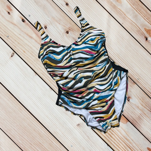 DKNY size 8 swirl print swimsuit - Picture 2 of 8